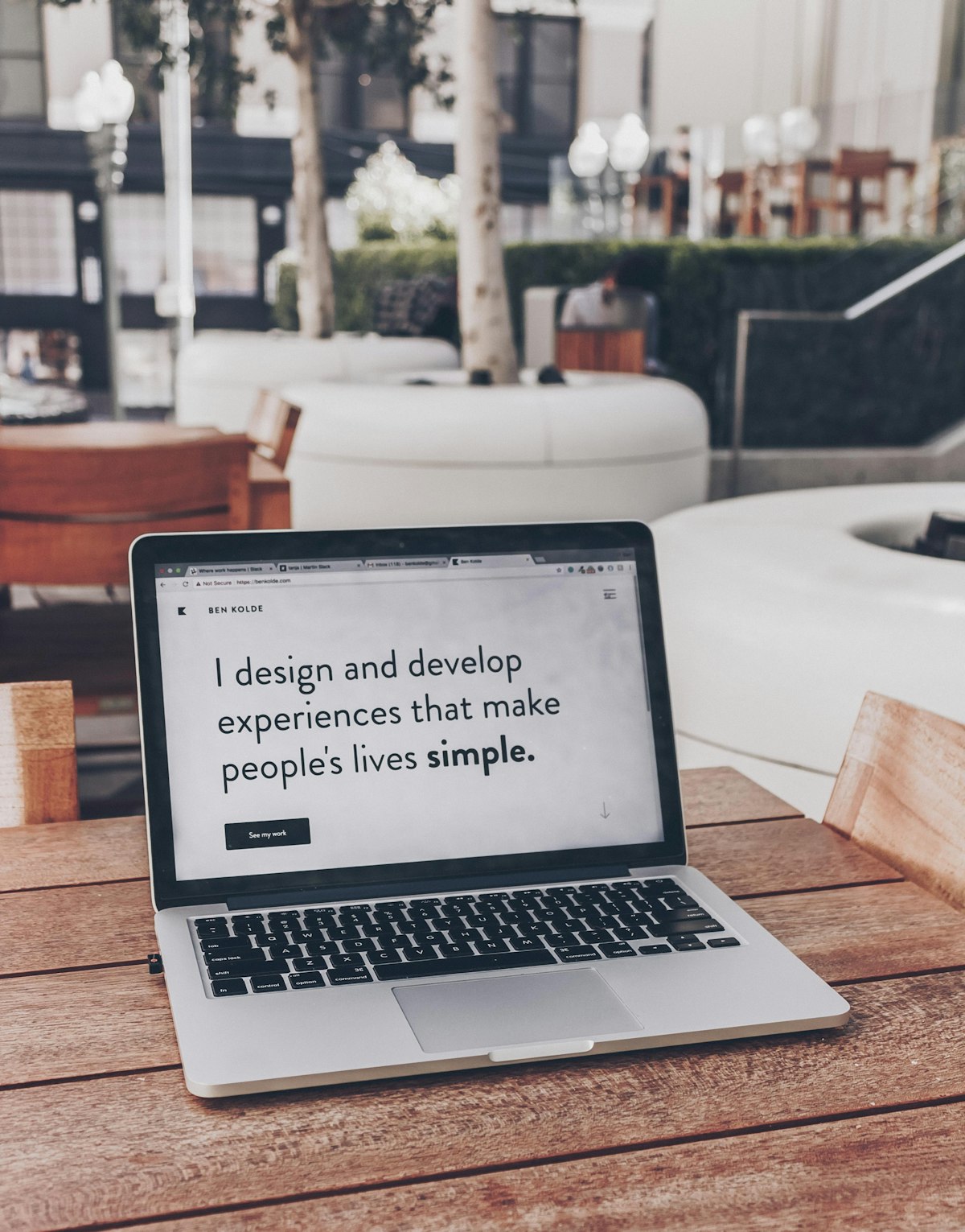 Landing Page vs Website Company Profile: Mana yang Lebih Tepat untuk Meningkatkan Penjualan Bisnis Anda?
